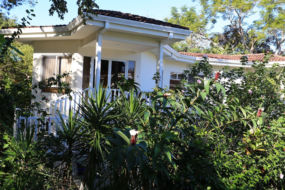 The Hideaway Hotel 3/65