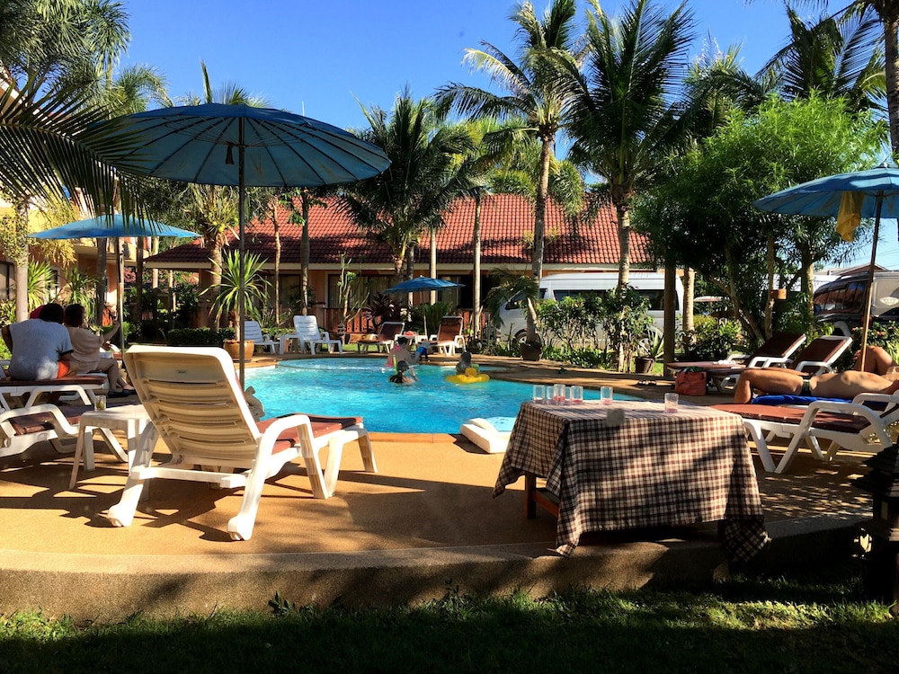 LANTA SEAFRONT RESORT 55/66