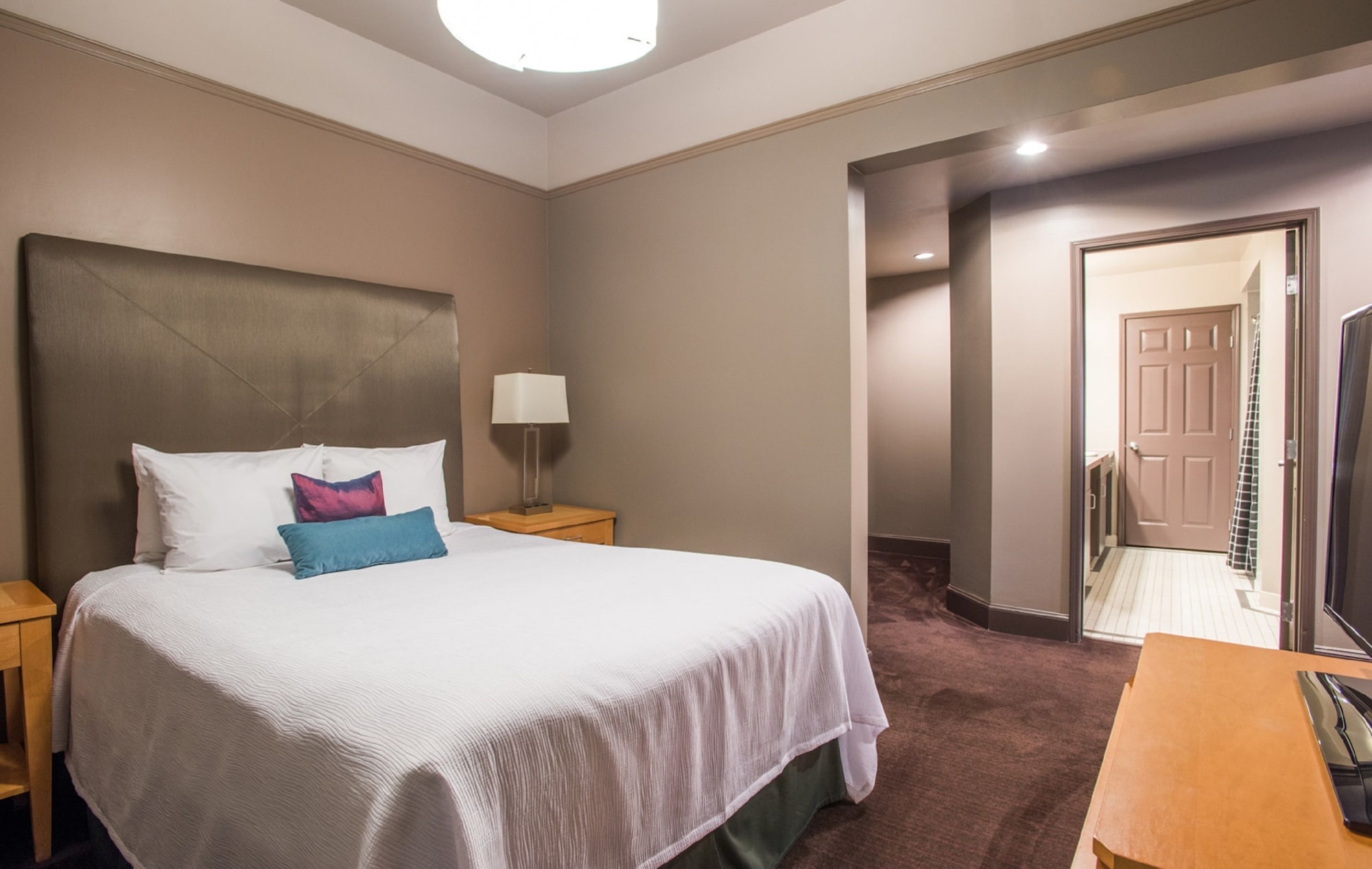 SIGNATURE, SUITE, QUEEN BED
