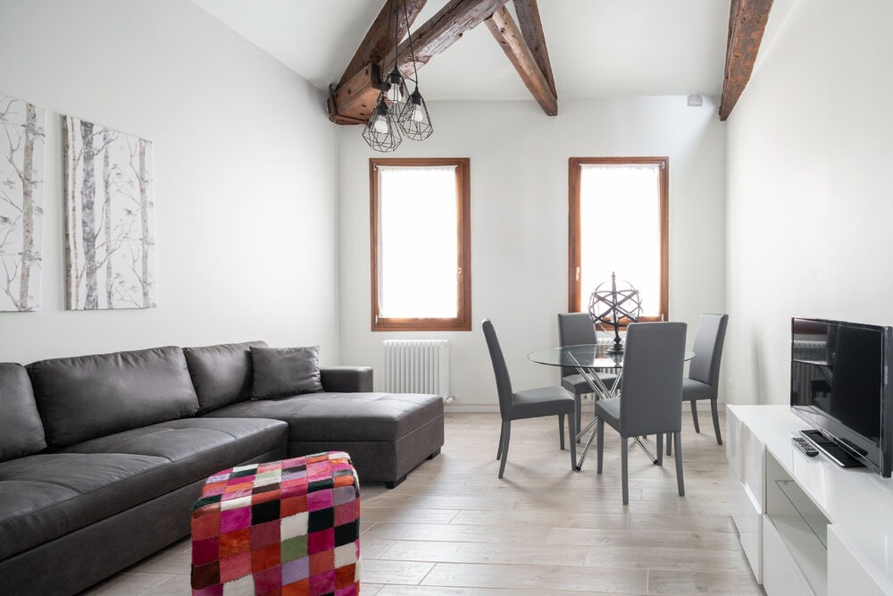 Apartments in San Marco with Canal View 16/37