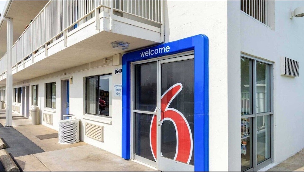 Motel6 Redding, CA - Central in REDDING - CA