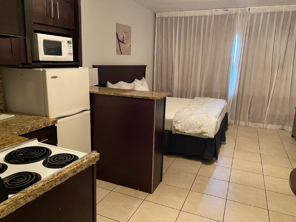 Ocean Front Casablanca Studios with FULL KITCHENS & Beach access By BL Rentals 7/50
