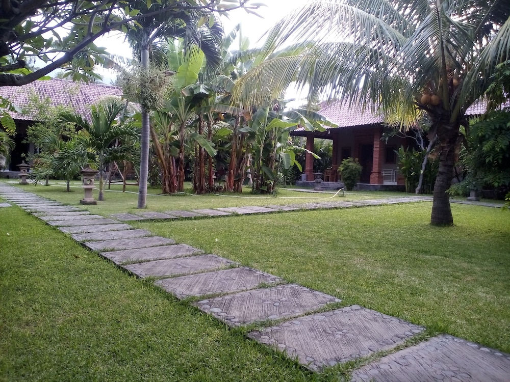 Suka Sari Cottages 67/71