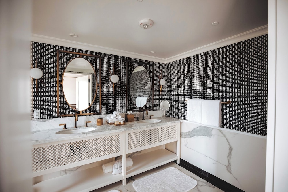 Magellan, Suite, King Bed