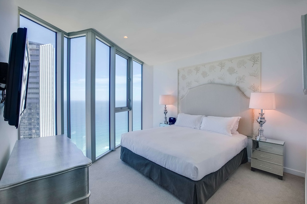 Hilton Surfers Paradise Hotel and Residences 10/60