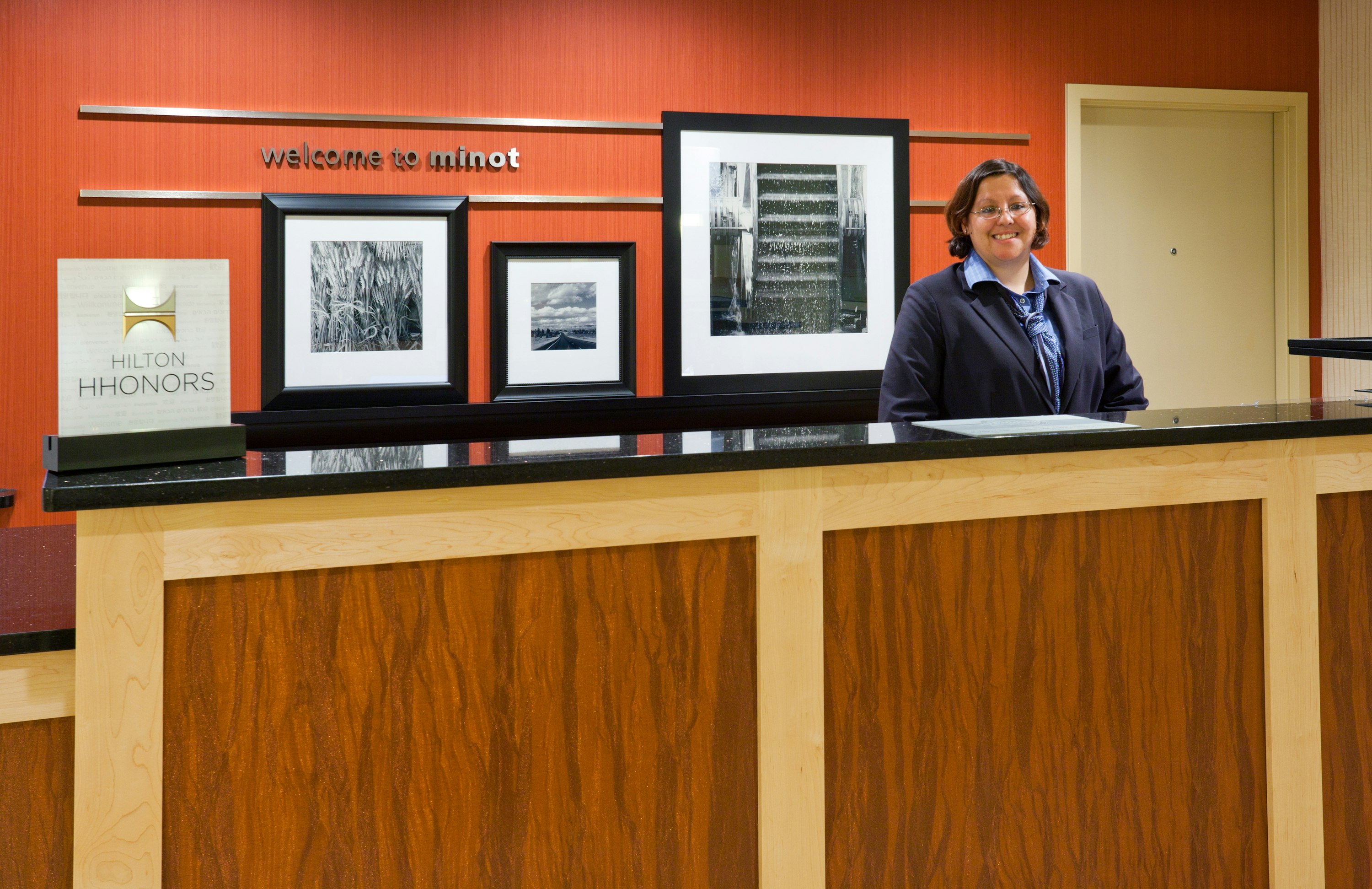 Hampton Inn & Suites Minot Airport 1/17