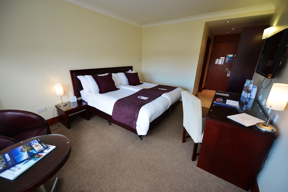 Glynhill Hotel 7/49