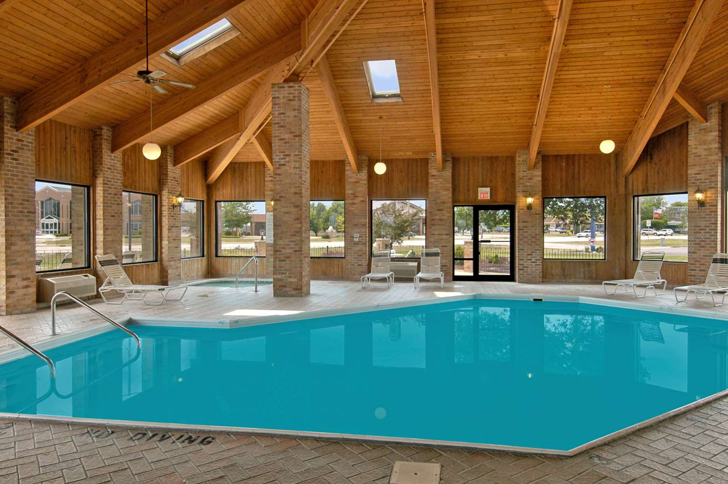 Baymont By Wyndham Tuscola 24/42