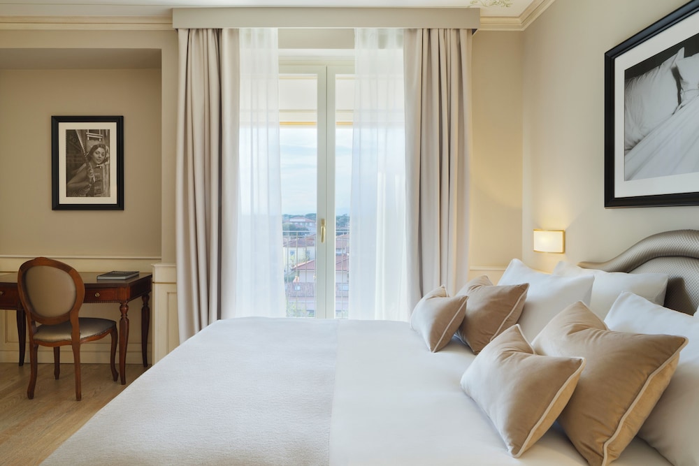 DELUXE, SUITE