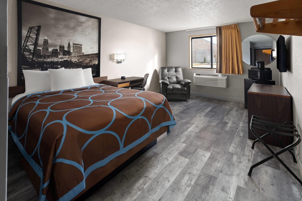 Standard, Queen Bed