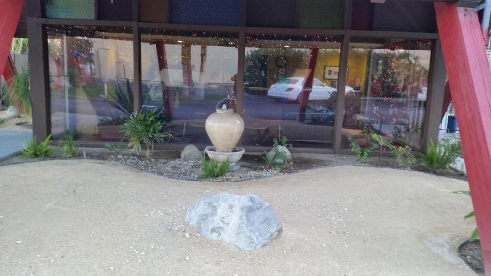 Desert Lodge 10/50