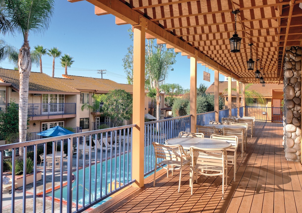 Club Wyndham Dolphin's Cove 7/40