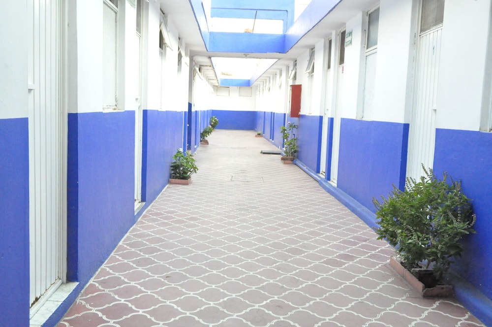 Metropolitan II Hotel 36/37