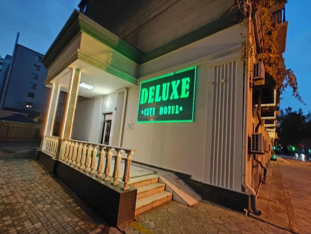 DELUXE CITY HOTEL 3/70