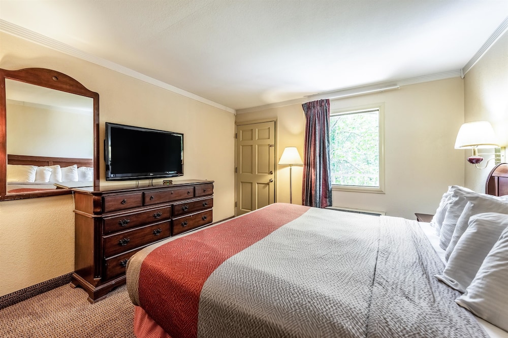 Motel6 Gatlinburg, TN - Smoky Mountains 17/40