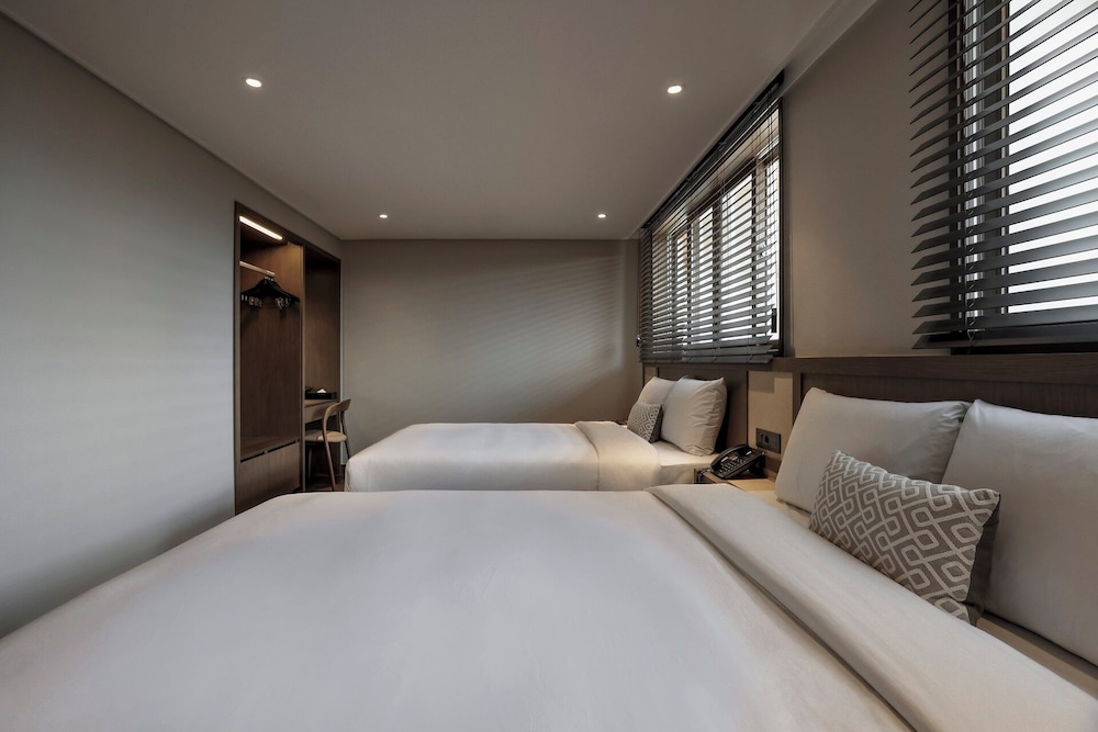 RENOVATED, GRAND, SUITE