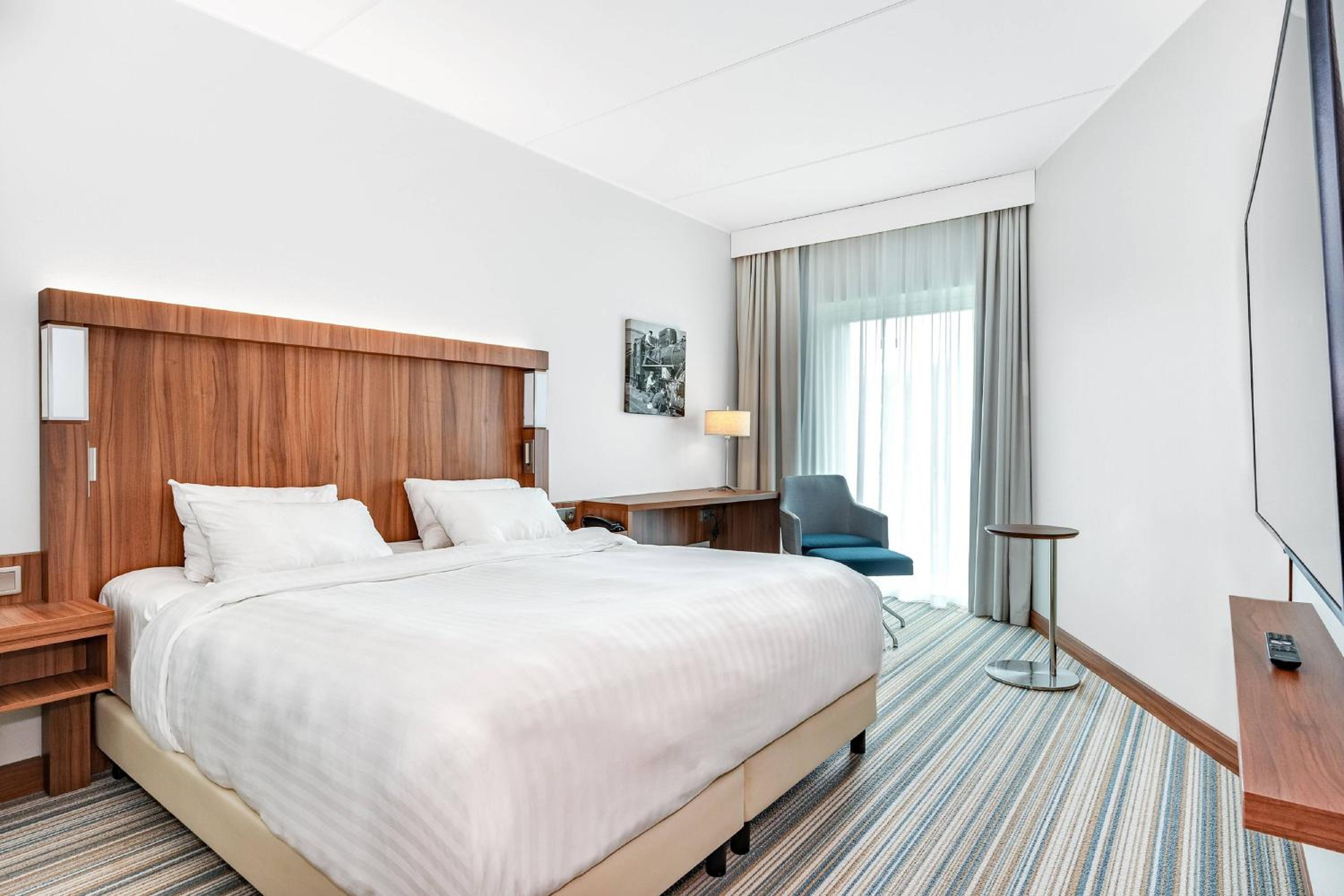 غرفة قياسية بسرير كينج، Courtyard By Marriott Tampere City 5/9