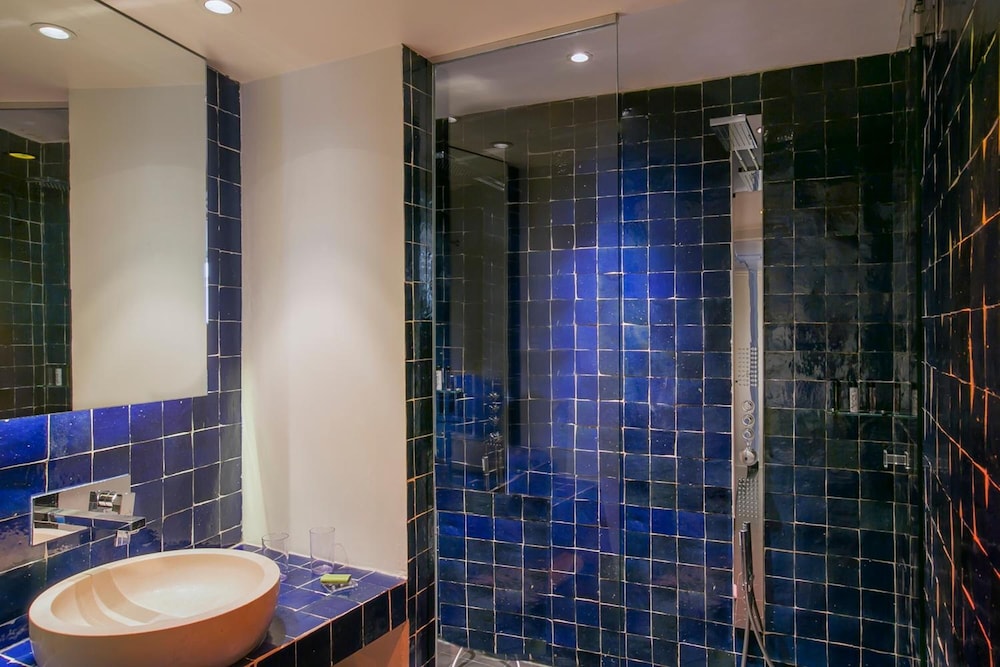 غرفة ديلوكس بريفيليج بسرير كوين، Hotel Le Bellechasse Saint Germain 4/5