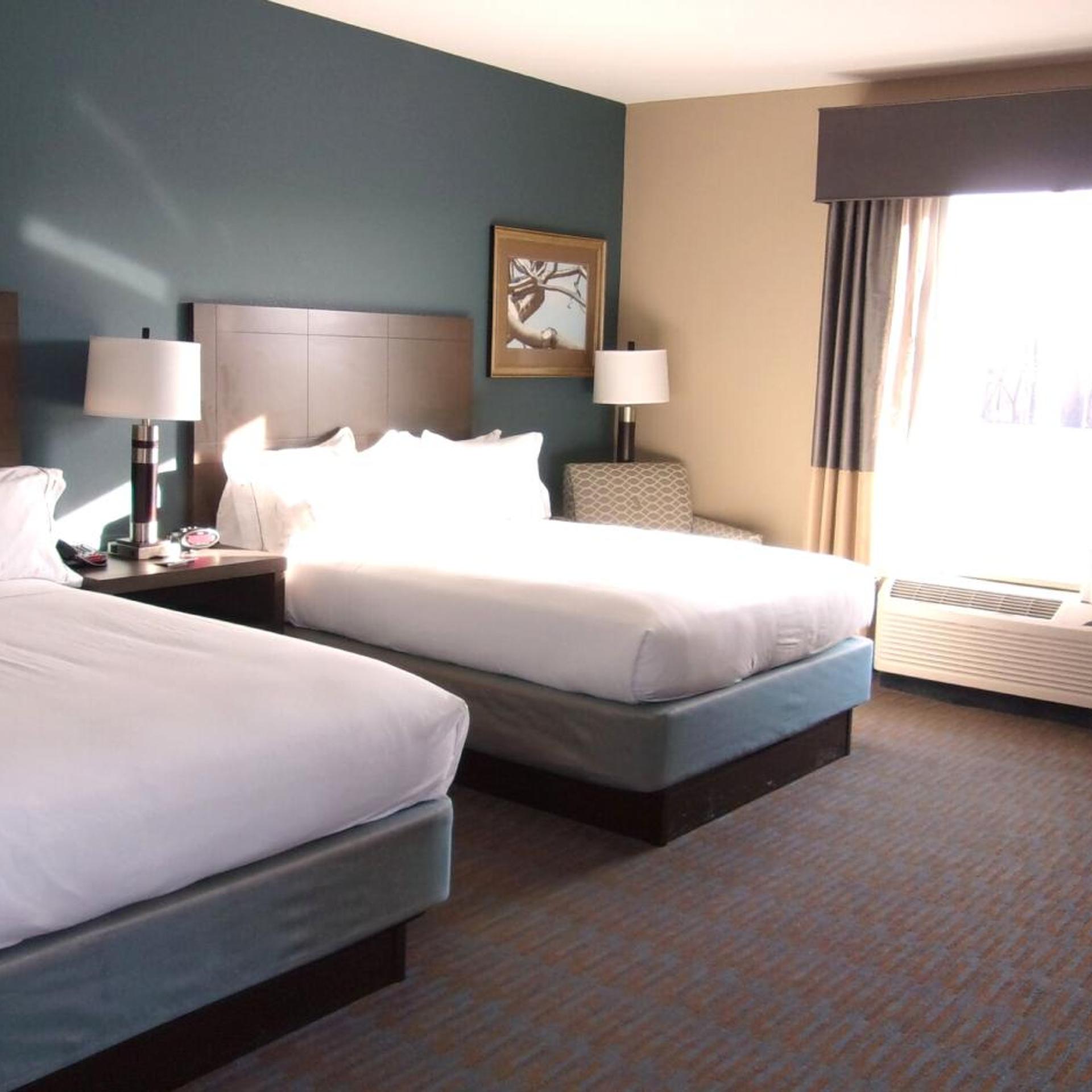 Studio, Queen Bed, Accessible