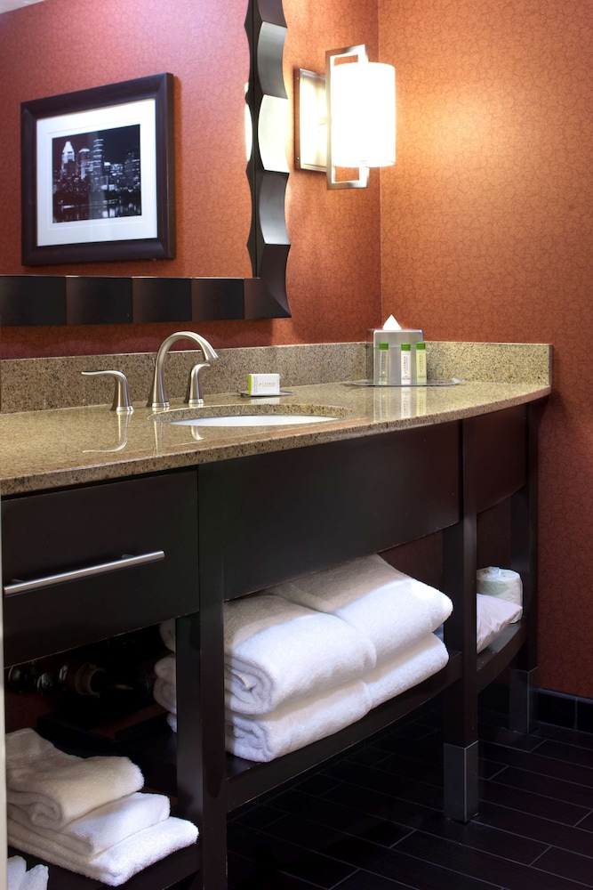 Doubletree By Hilton Austin University Area 36/58