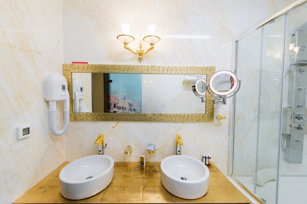 Fiscardonna Luxury Suites 49/50