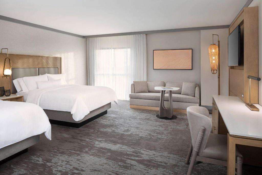 Junior Suite, King Bed, Resort View, Sofa