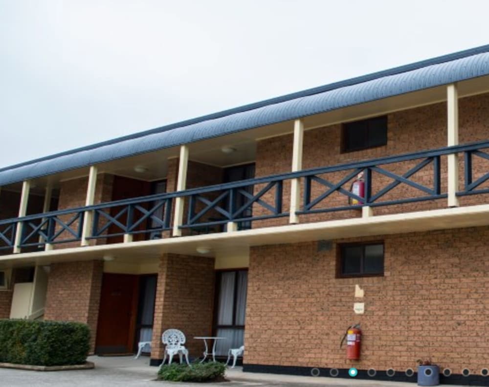 Parkway Motel 2/19