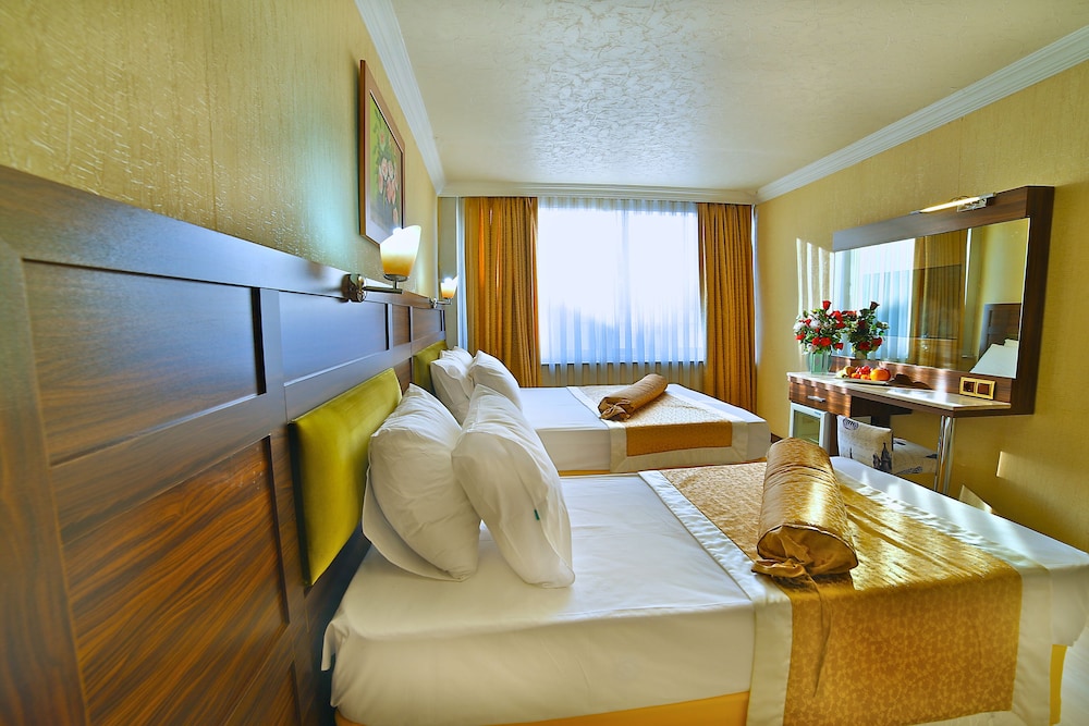 The Center Hotel 10/33