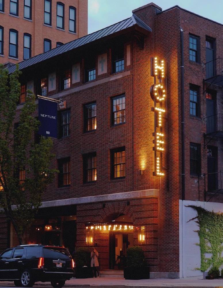 Neptune, an Ash Hotel 4/48
