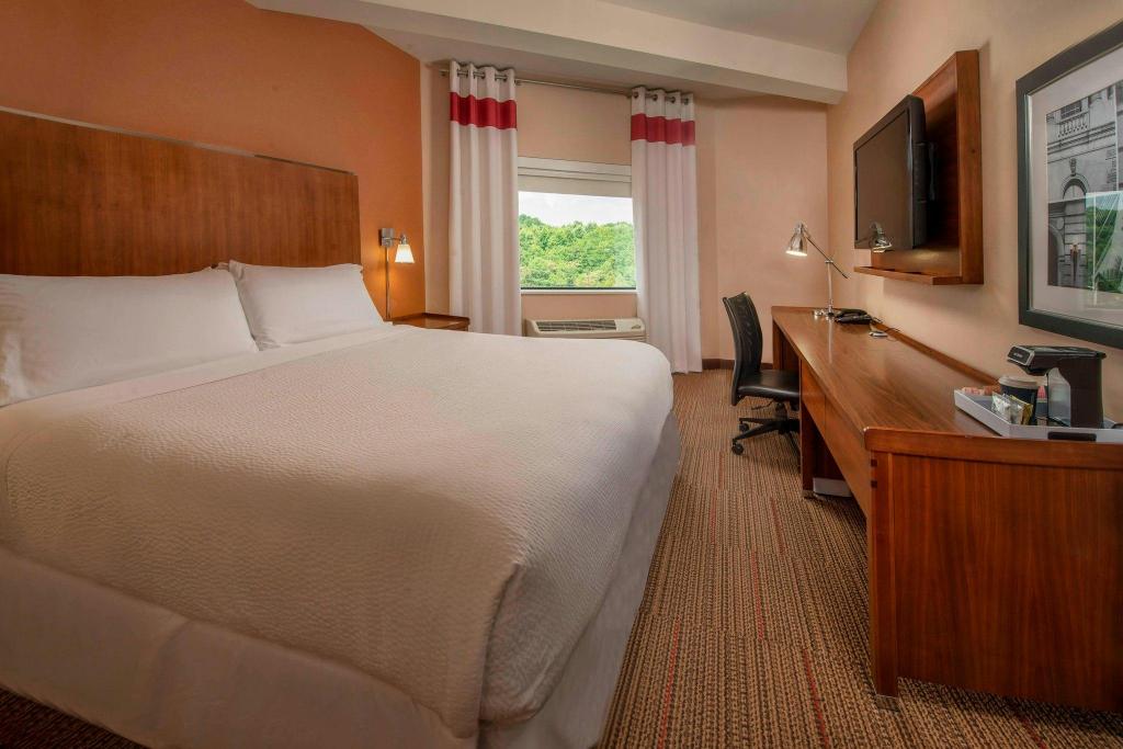 Specialty, King Bed, Bathtub