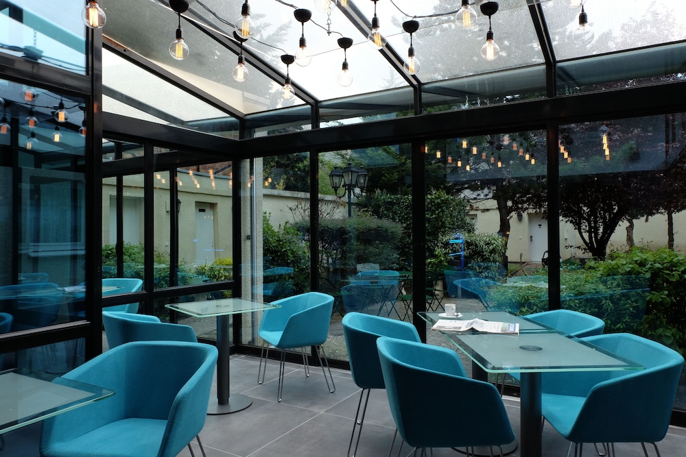 restaurant cafeteria