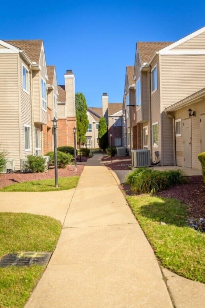 Philadelphia Suites-Extended Stay 29/33