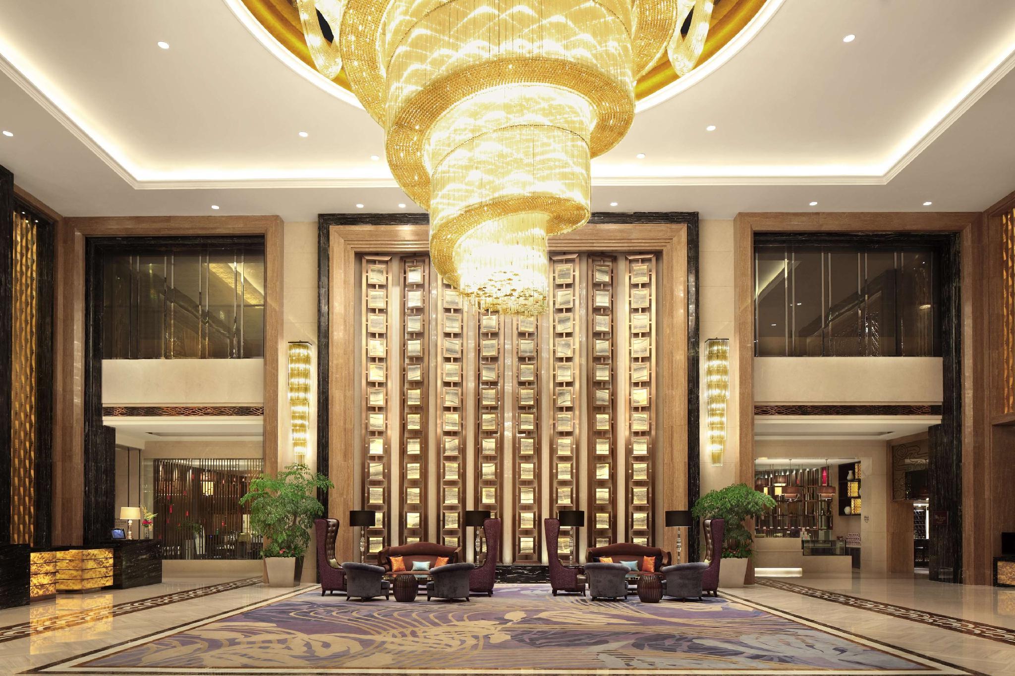 DOUBLETREE BY HILTON HOTEL CHARLOTTE 18/76