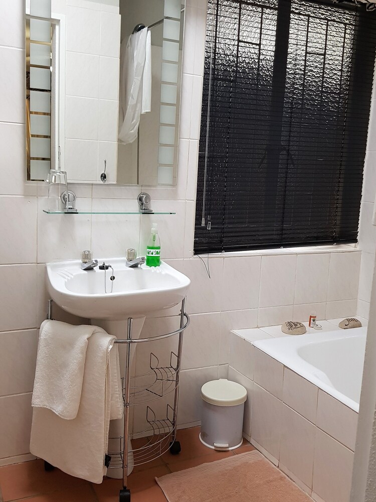 Aandbloem Guest House 34/35