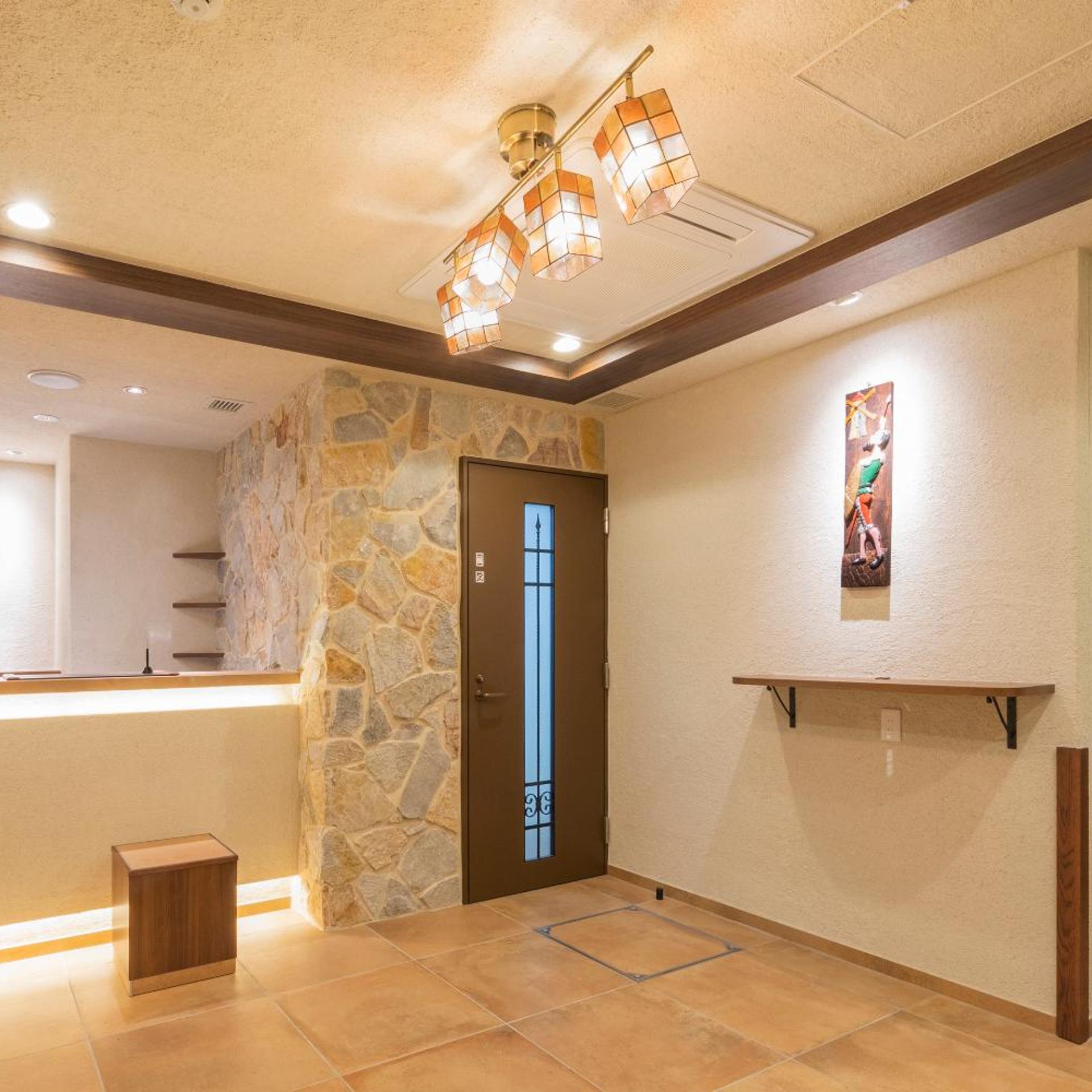 Asta Hotel 8/41