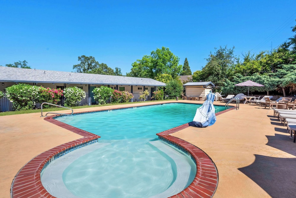 Quality Inn and Suites Jackson CA 24/45
