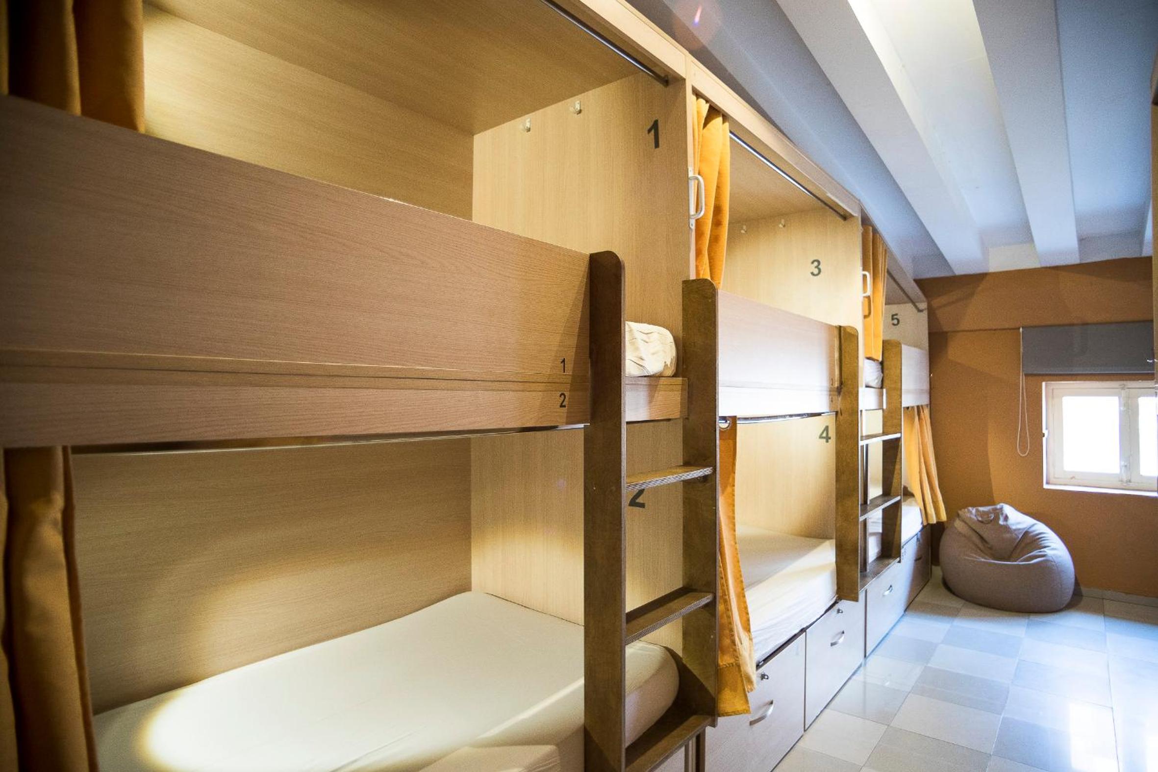 Mixed Dorm, 12 Beds