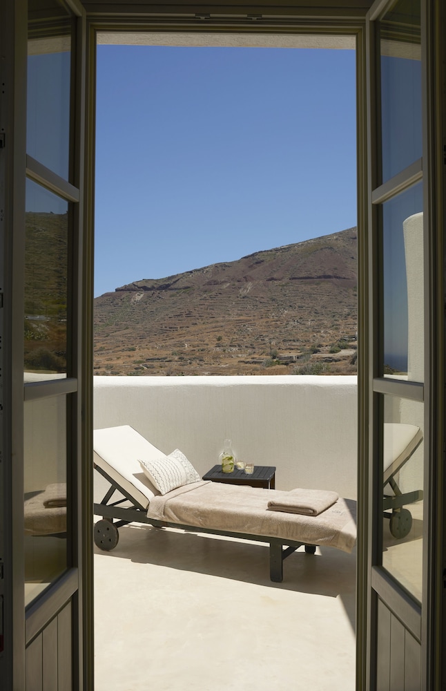 Danae Suites 33/50