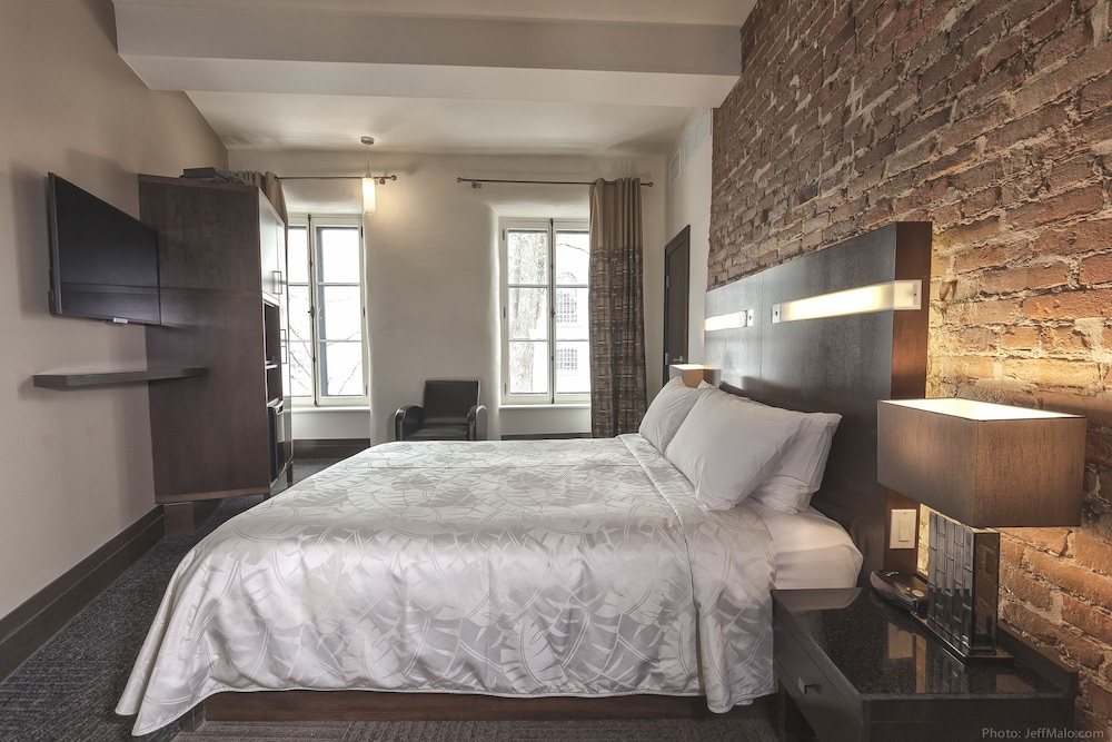 SIGNATURE, QUEEN BED