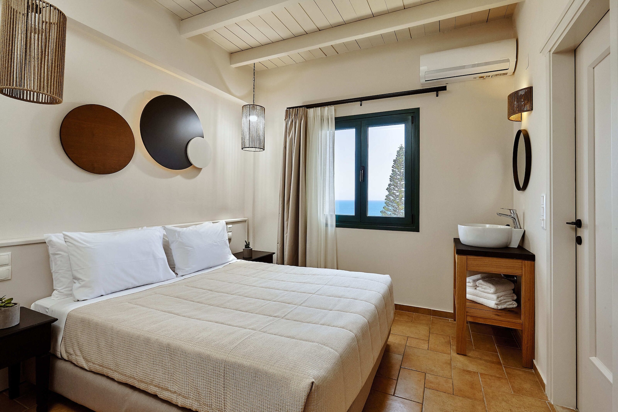 جناح سوبيريور بسريرين كوين مع أريكة، Marni Village 2/10