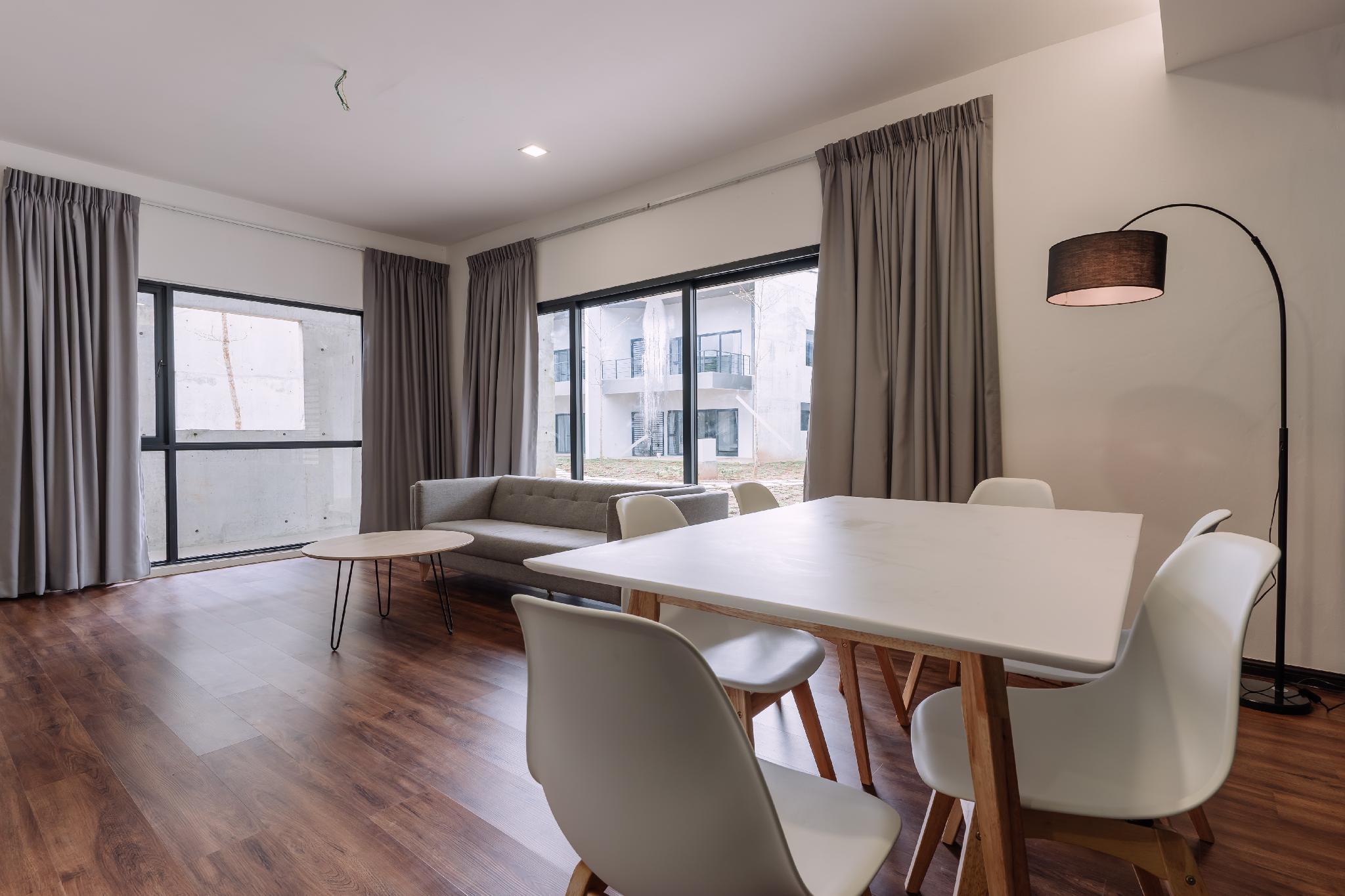 Town House, King and Twin Beds