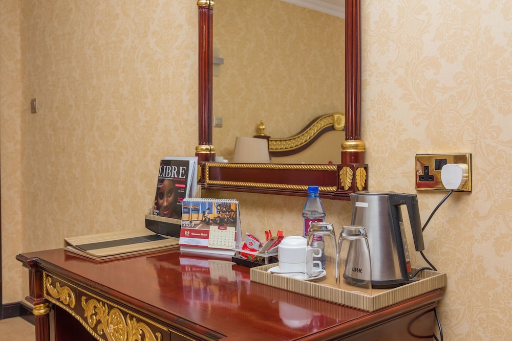 Simama Hotel 7/50