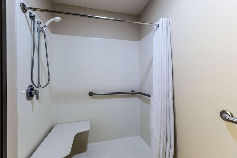 Motel6 Percival, IA 11/68