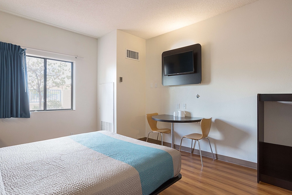 Motel6 Page, AZ 35/60