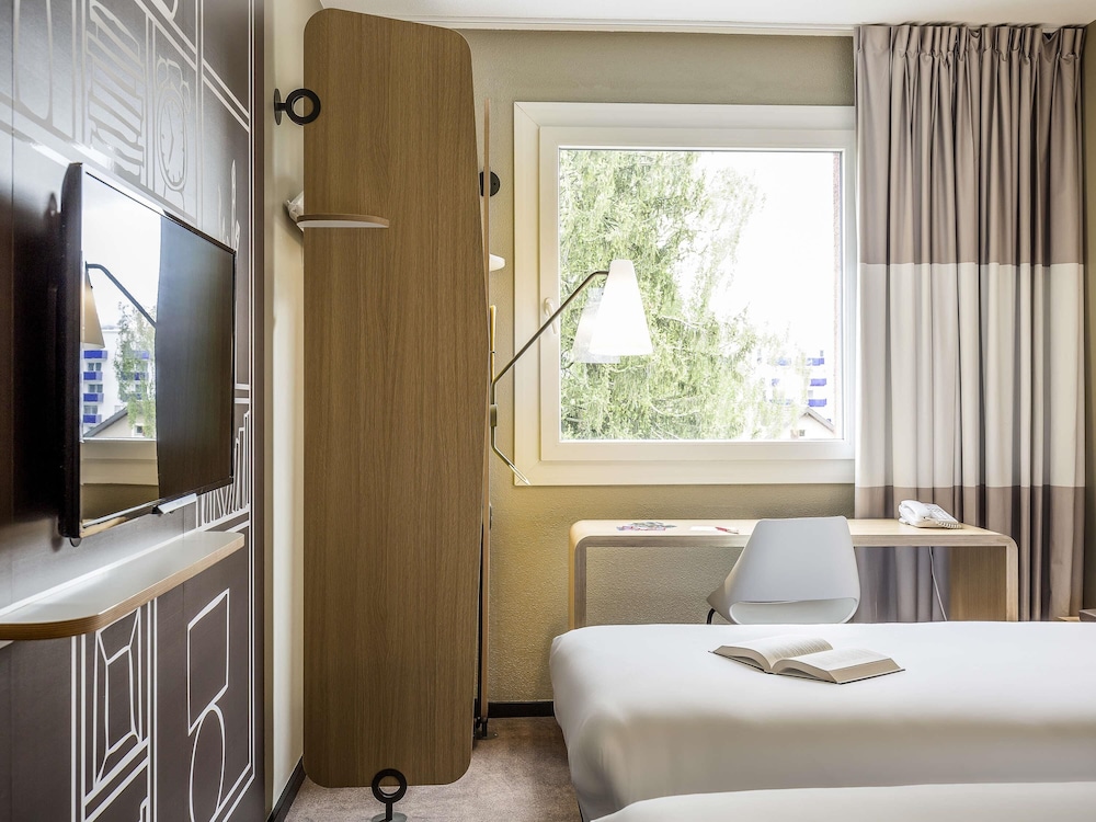 IBIS GENEVE AEROPORT 23/66