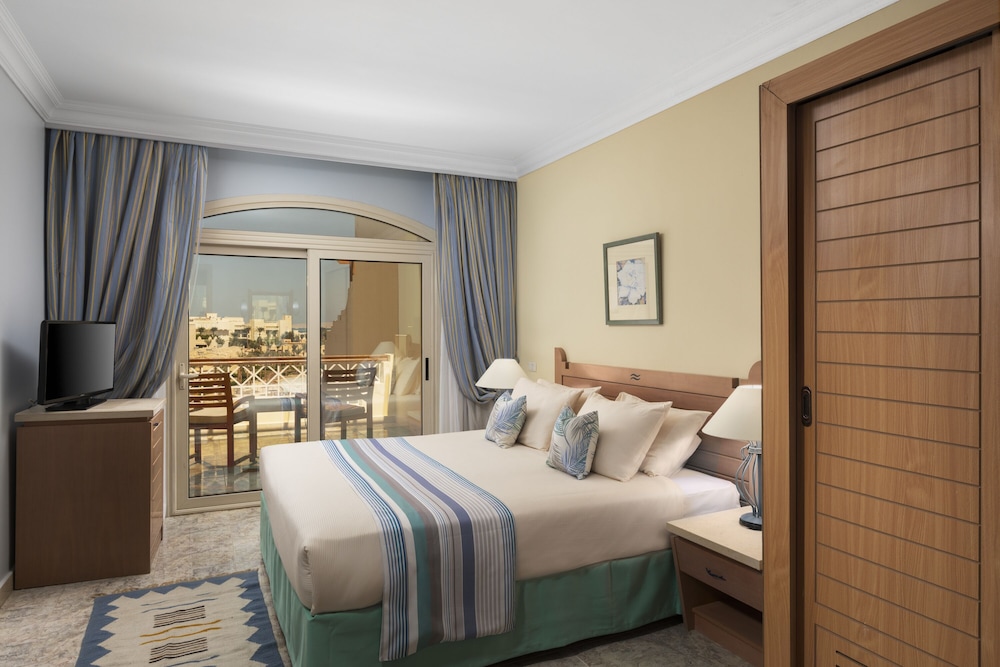 Royal Lagoons Aqua Park Resort And Spa 6/50