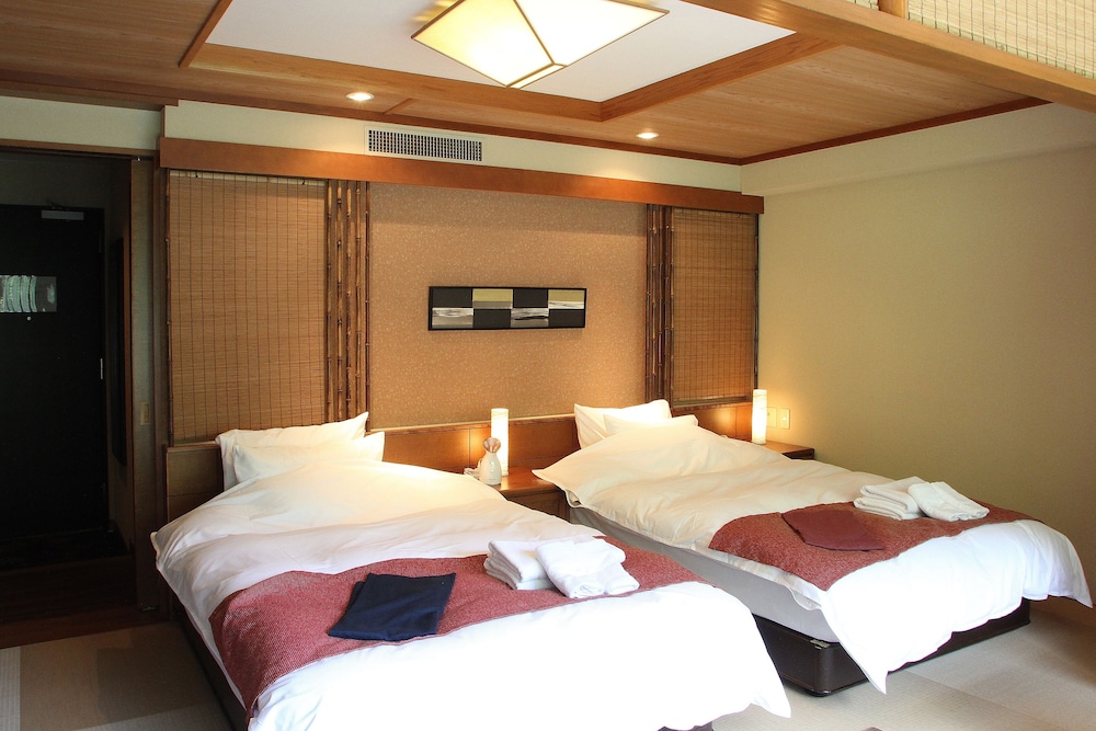 Hakone Nanase 9/50
