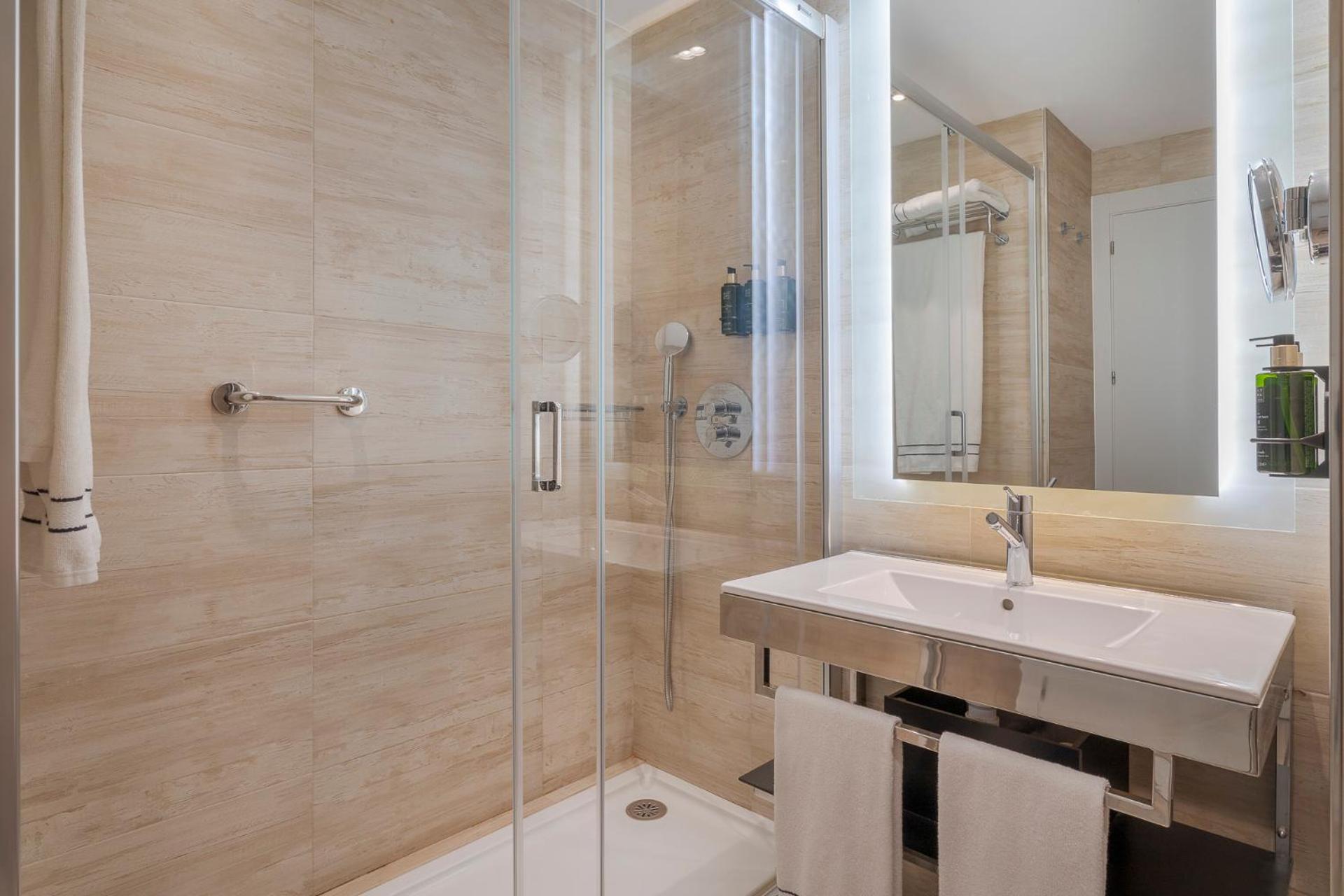 The Level, Melia, Pool Access