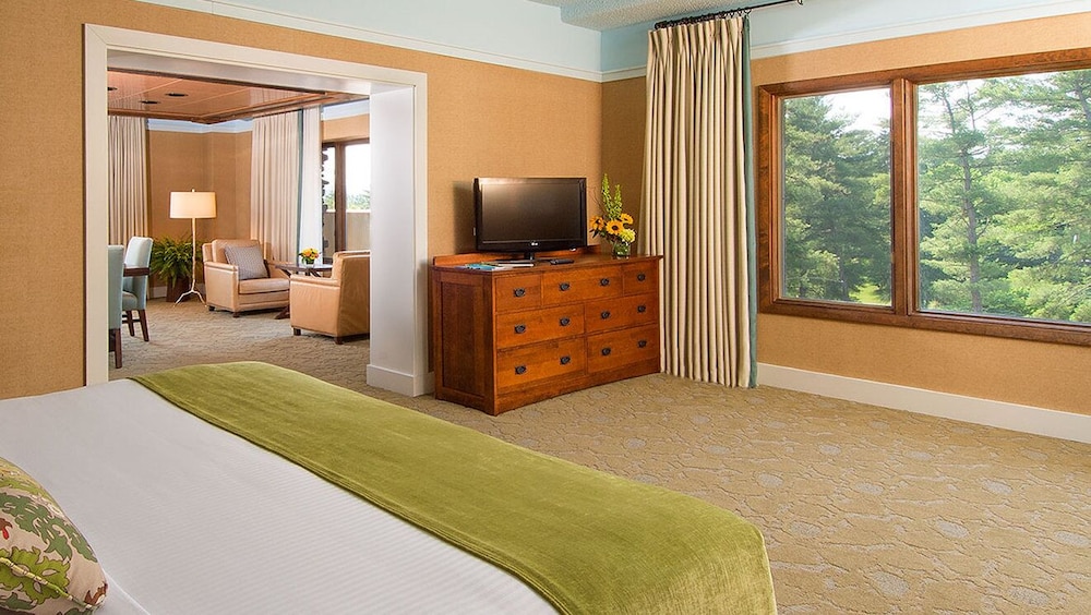 The Omni Grove Park Inn 24/77