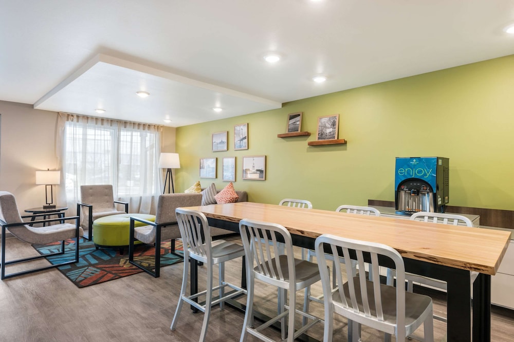 WoodSpring Suites Linden 13/23